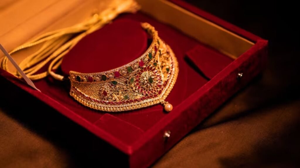 Gold Price: सोने के दाम में 950 रुपये की बड़ी बढ़ोतरी, जानें आज का ताजा रेट सोने