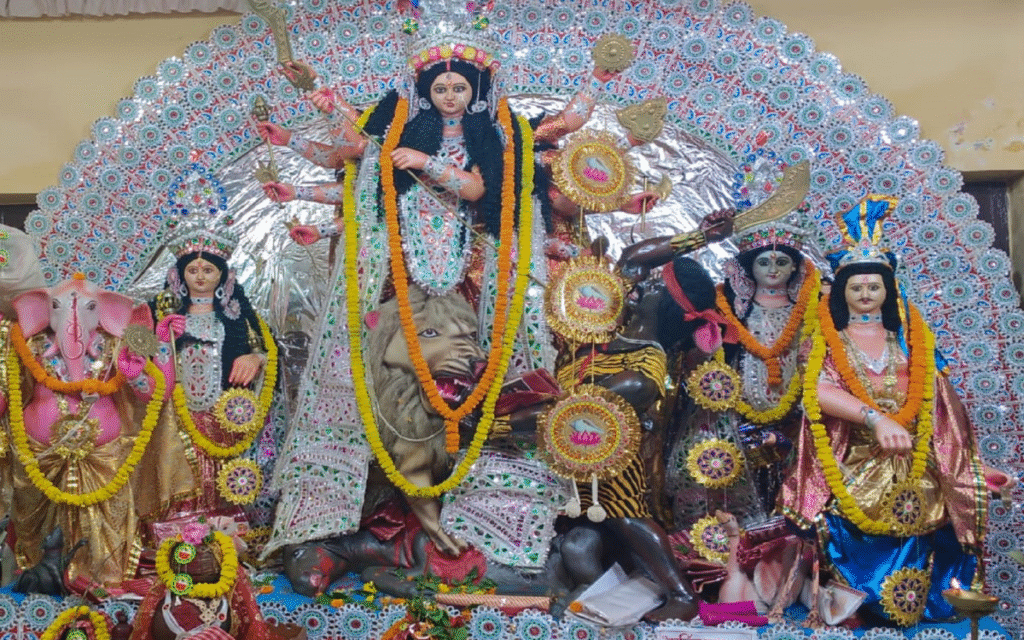 दुर्गा पंडाल, गरबा और मूर्ति विसर्जन 2025
