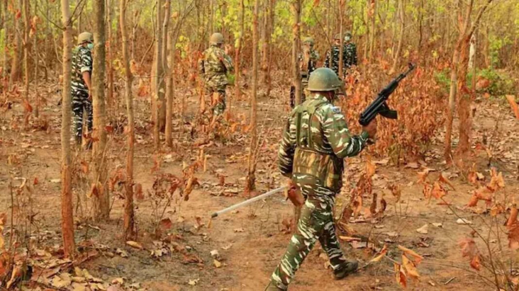 नक्सलियों