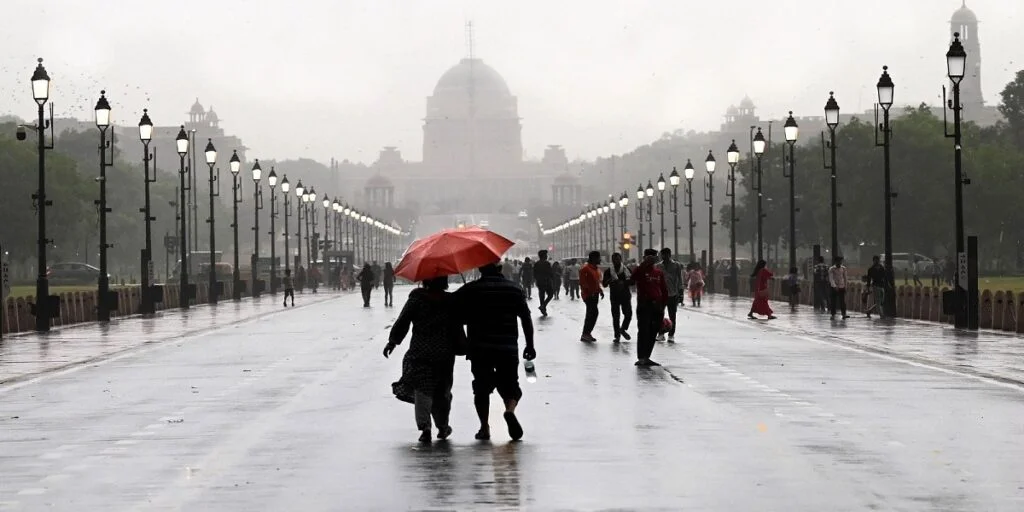 IMD Alert: दिल्ली-NCR में बारिश की दस्तक, गुजरात-मुंबई में बढ़ी गर्मी की तपिश; जानें अन्य राज्यों के मौसम का हाल दिल्ली