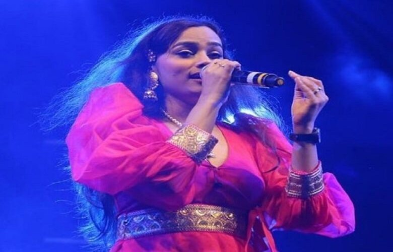 Singer Aishwarya Pandit: बॉलीवुड सिंगर ऐश्वर्या पंडित के घर पुलिस रेड, चोरी का सामान बरामद, गायिका फरार… Untitled 242