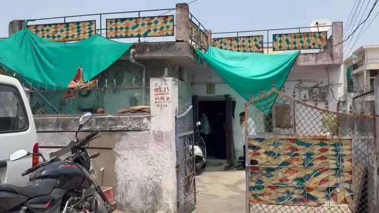 CG में दिल दहला देने वाली घटना: एक ही परिवार के चार लोगों की मौत, पति-पत्नी ने फांसी लगाई, बच्चों को दिया जहर Untitled 252