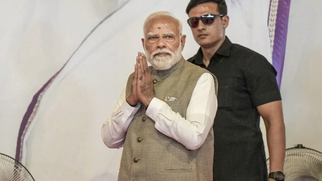 PM Modi Bengaluru Route Security Breach: प्रधानमंत्री मोदी की सुरक्षा में बड़ी चूक! बेंगलुरु में विस्फोटक मिलने पर 6 पुलिसकर्मी सस्पेंड Untitled 296