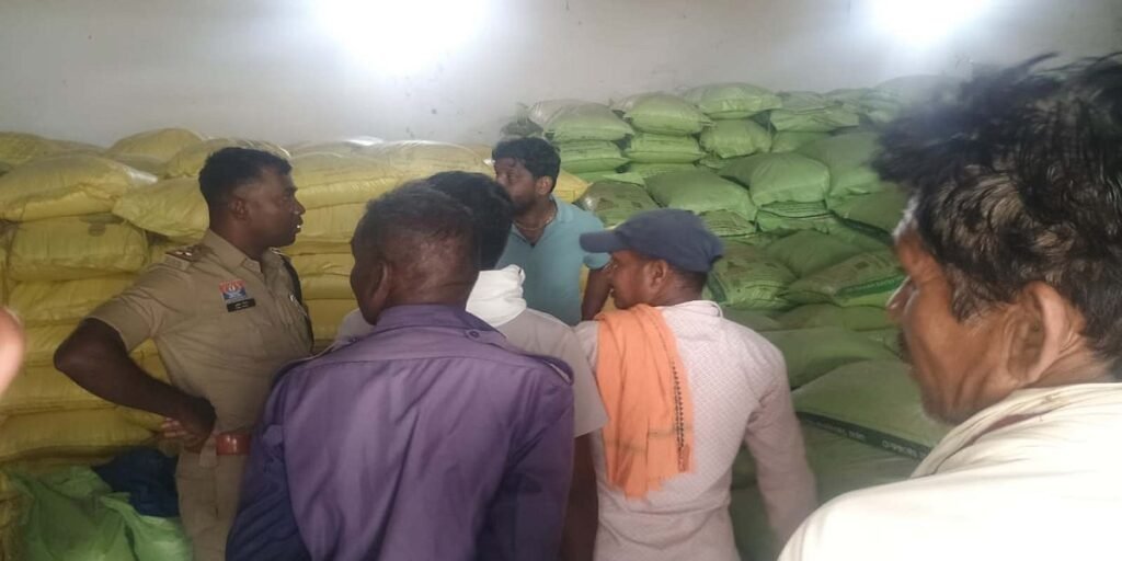 सीजन की शुरुआत में बड़ी चोरी: खाद गोदाम से 68 बोरी डीएपी गायब, डॉग स्क्वाड के साथ पुलिस ने शुरू की सघन तलाश Untitled 410
