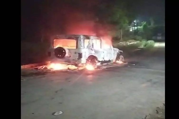CG CRIME : घर के बाहर खड़ी कार को बदमाशों ने लगाई आग, इलाके में हड़कंप; पुलिस जांच में जुटी Untitled 138