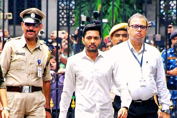 Bengal Teacher Recruitment Scam: पश्चिम बंगाल शिक्षक भर्ती घोटाला – क्या है पूरा मामला, क्यों बढ़ीं अभिषेक बनर्जी की मुश्किलें? Untitled 249