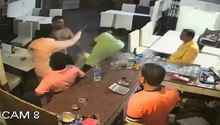 CG CRIME : बार बंद करने पर युवक का हंगामा, वेटर से मारपीट कर दबाया गला, VIDEO वायरल Untitled 342