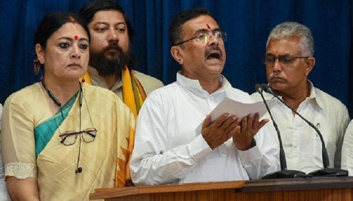 Bengal Cabinet Expansion: बंगाल में शुभेंदु सरकार का कैबिनेट विस्तार, 16 मंत्रियों ने ली शपथ, देखें किसे मिला कौन सा विभाग Untitled 4