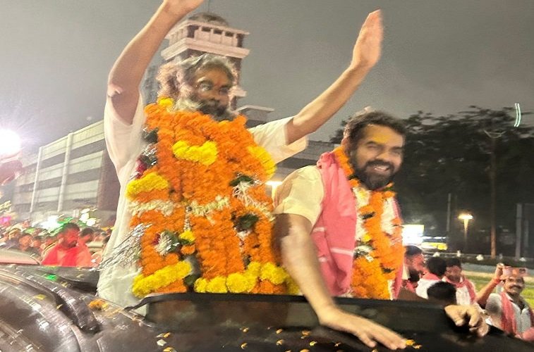 बलौदाबाजार हिंसा केस में बड़ी राहत: 8 महीने बाद जेल से बाहर आए अमित बघेल, समर्थकों ने किया भव्य स्वागत Untitled 302