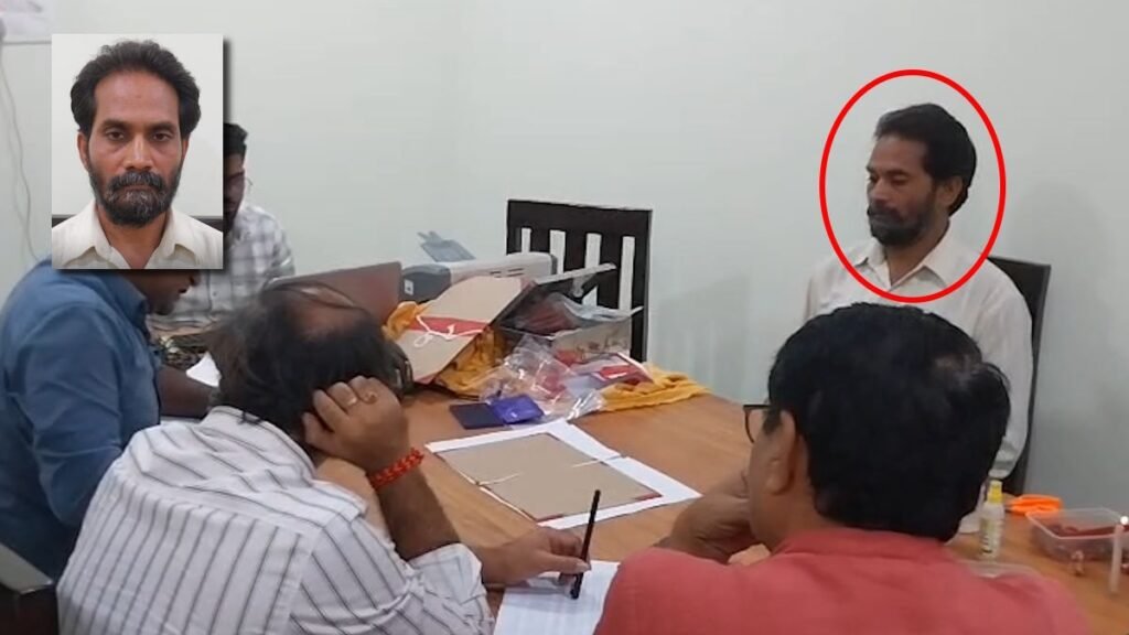 रिश्वत लेते रंगे हाथ पकड़ा गया सिविल सर्जन, फार्मासिस्ट से पे-डेटा ट्रांसफर के नाम पर मांगे थे पैसे Untitled 314