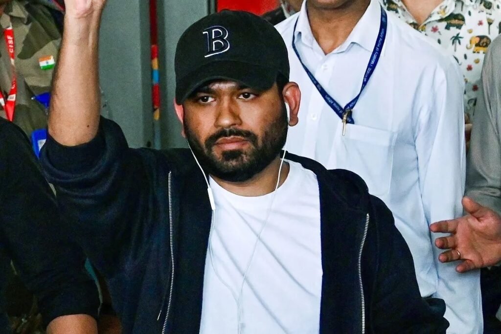 कॉकरोज जनता पार्टी के फाउंडर अभिजीत दीपके के पिता ने कैसे जुटाया अमेरिका की पढ़ाई का फंड? RTI हुई दायर Untitled 16