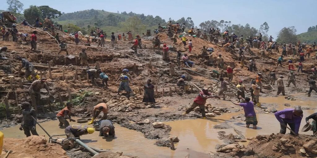Gold Mine Collapse in CAR: खुदाई के दौरान धंसी सोने की खदान, 30 मजदूरों की मौके पर मौत; कई अब भी फंसे Untitled 205