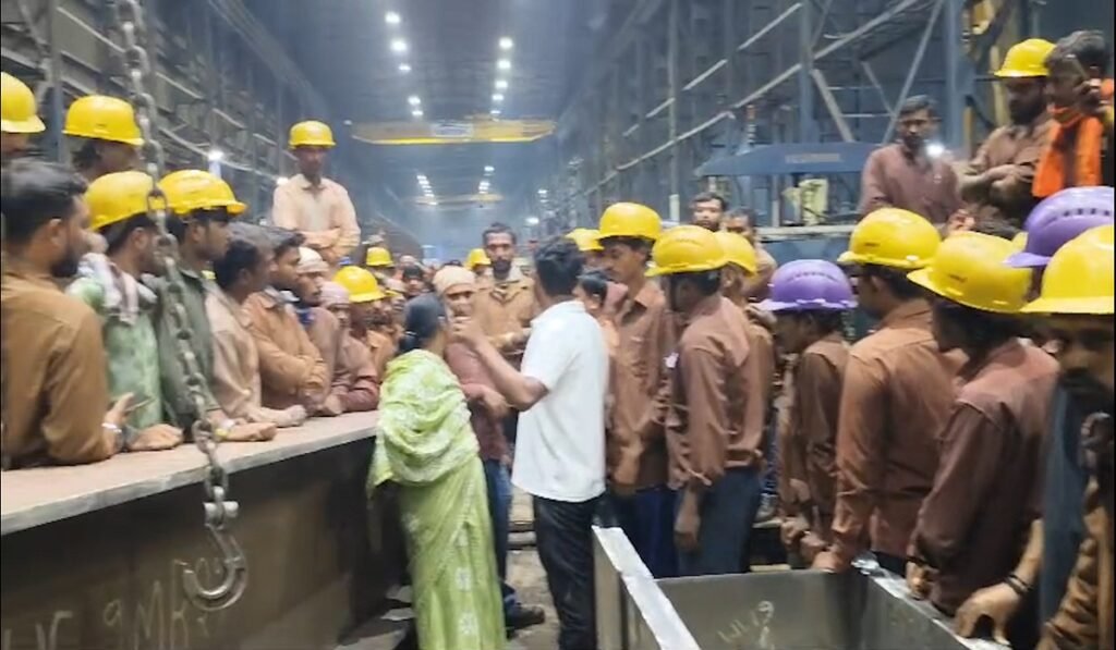 Bhilai Factory Accident News: सिस्कोल फैक्ट्री में जॉब हैंडलिंग के दौरान हादसा, मजदूर की मौत से मचा हंगामा Untitled 221
