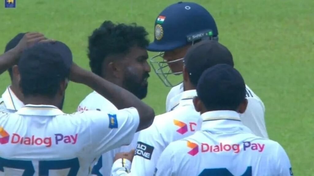 IND vs SL: दूसरे टेस्ट में गरमाया माहौल! आउट होते ही यशस्वी जायसवाल का फूटा गुस्सा, श्रीलंकाई गेंदबाज से भिड़े Untitled 256