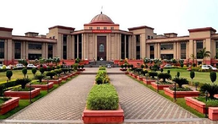 CG High Court: पुलिसकर्मी के प्रमोशन पर हाई कोर्ट सख्त, 31 साल सेवा के बाद पदोन्नति देने के निर्देश Untitled 265