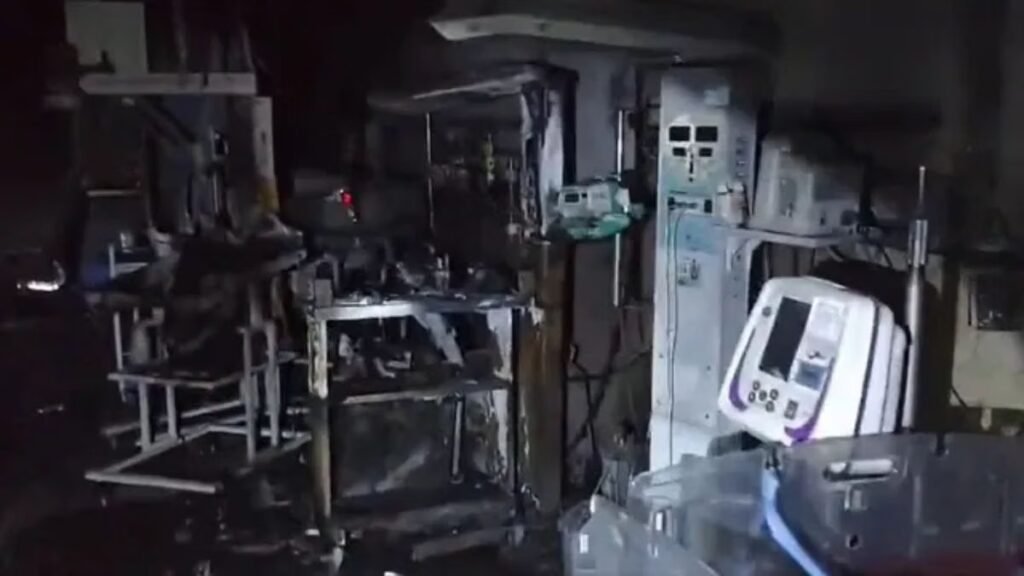 Hospital Fire: अस्पताल के NICU में दर्दनाक हादसा, वेंटिलेटर में धमाके के बाद आग लगने से 3 नवजातों की मौत Untitled 269