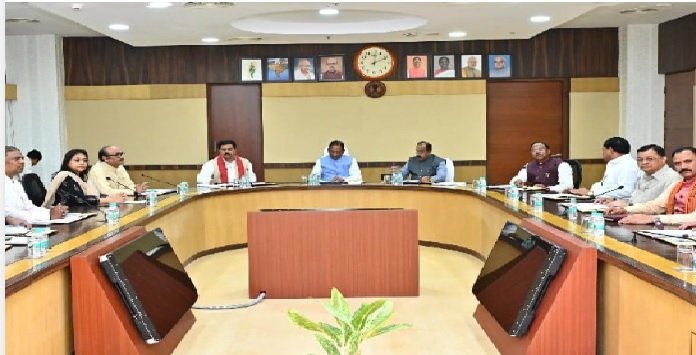साय कैबिनेट के 7 बड़े निर्णय: छत्तीसगढ़ में AI मिशन और BEML प्लांट को हरी झंडी, सुशासन और रोजगार पर बड़ा दांव bhu.jpge