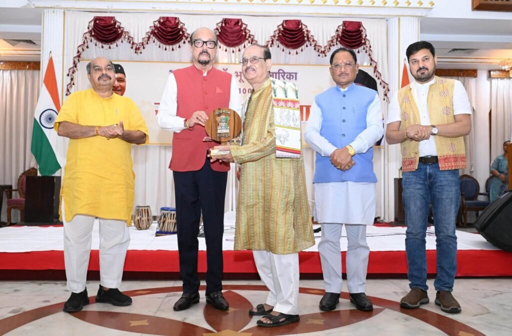 डॉ. भूपेन हजारिका की 100वीं जयंती: छत्तीसगढ़ राजभवन में राज्यपाल और मुख्यमंत्री की मौजूदगी में बही सुरों की सरिता IMG 20260909 WA0024