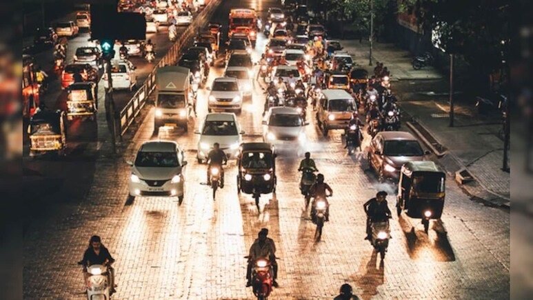 Vehicle Light Rules: गाड़ियों की लाइट को लेकर आ रहे सख्त नियम! नए सरकारी ड्राफ्ट में क्या बदलेगा, जानें पूरी जानकारी Untitled 128