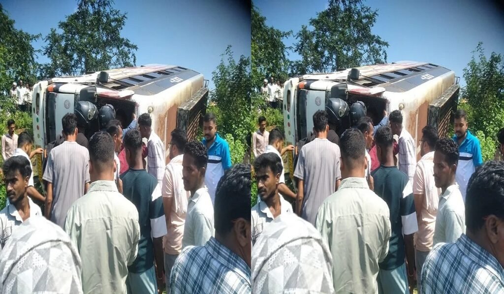 CG Bus Accident: कर्मचारियों से भरी बस बेकाबू होकर पलटी, एक की मौत, 20 से ज्यादा घायल Untitled 211