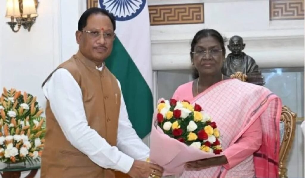 राष्ट्रपति द्रौपदी मुर्मू पहुंचीं रायपुर, CM विष्णुदेव साय ने किया भव्य स्वागत, जानें पूरा कार्यक्रम Untitled 333